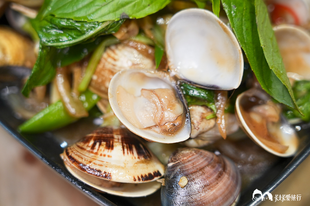 宜蘭頭城美食｜青雲80海鮮餐廳評價：在地推薦高CP值快炒烤魚菜單與停車