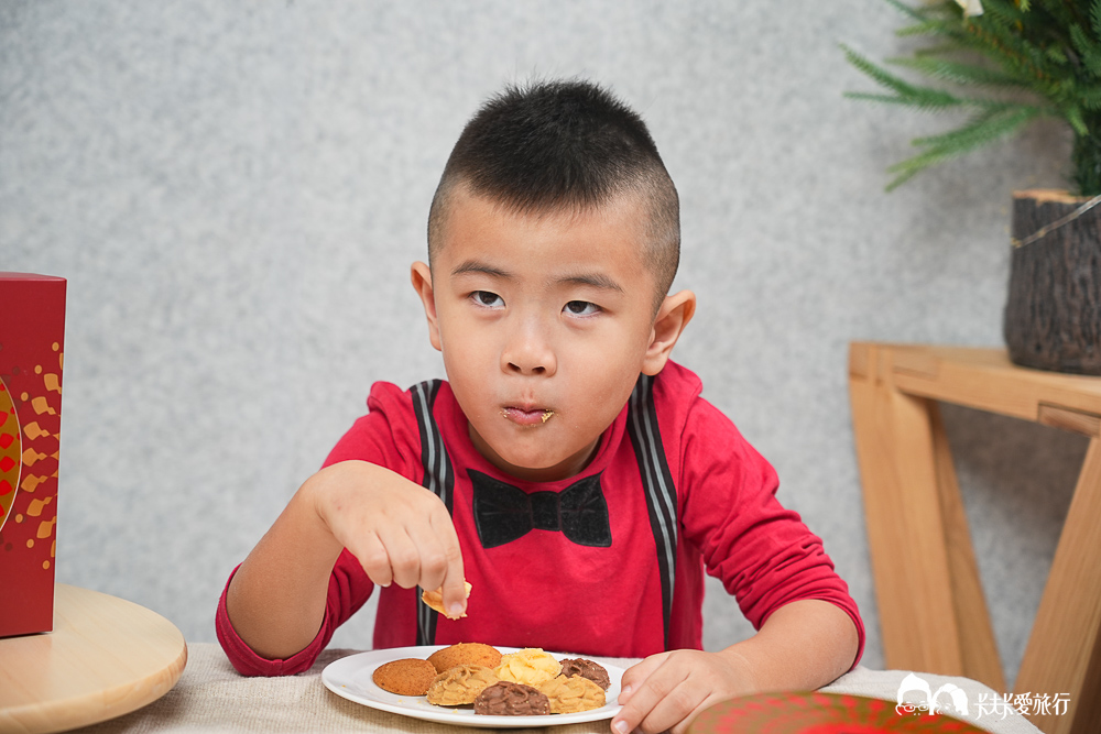 台中伴手禮推薦》鴻鼎菓子豐原旗艦店必買攻略!過年禮盒首選烏魚子曲奇、堅果塔價格 - 第32張圖 台中伴手禮推薦》鴻鼎菓子豐原旗艦店必買攻略!過年禮盒首選烏魚子曲奇、堅果塔價格