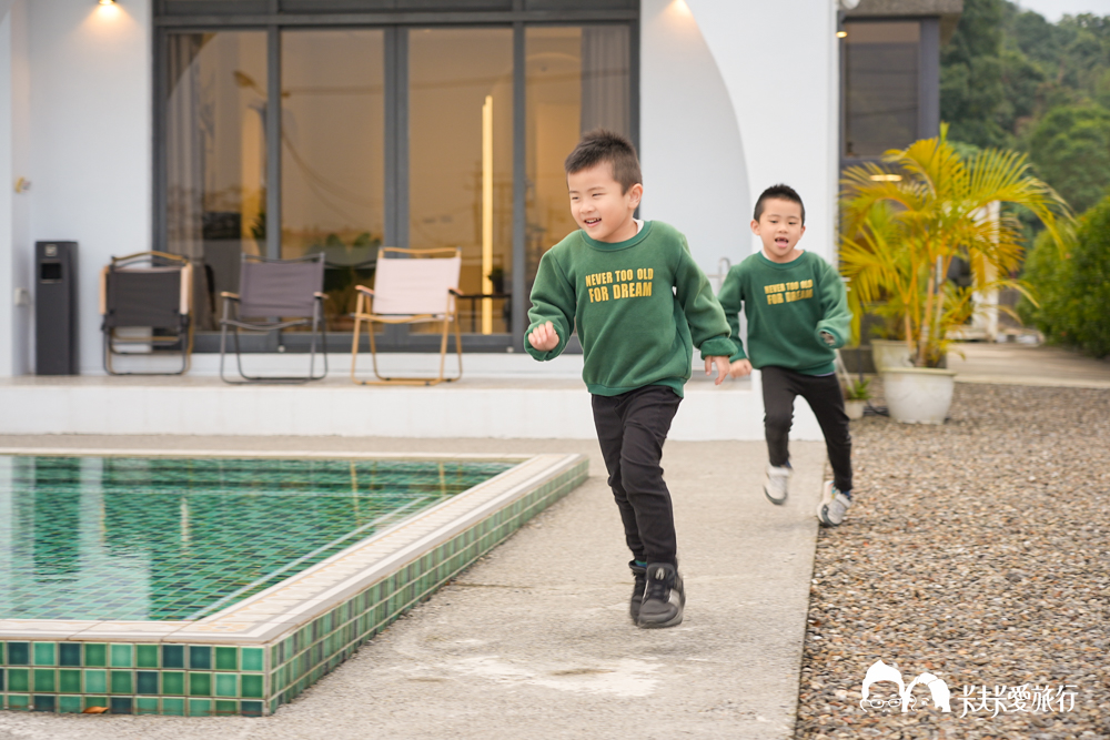 宜蘭包棟民宿|裏白VILLA|田野間的純白渡假秘境!KTV視聽室與戲水池 - 第103張圖 宜蘭包棟民宿|裏白VILLA|田野間的純白渡假秘境!KTV視聽室與戲水池