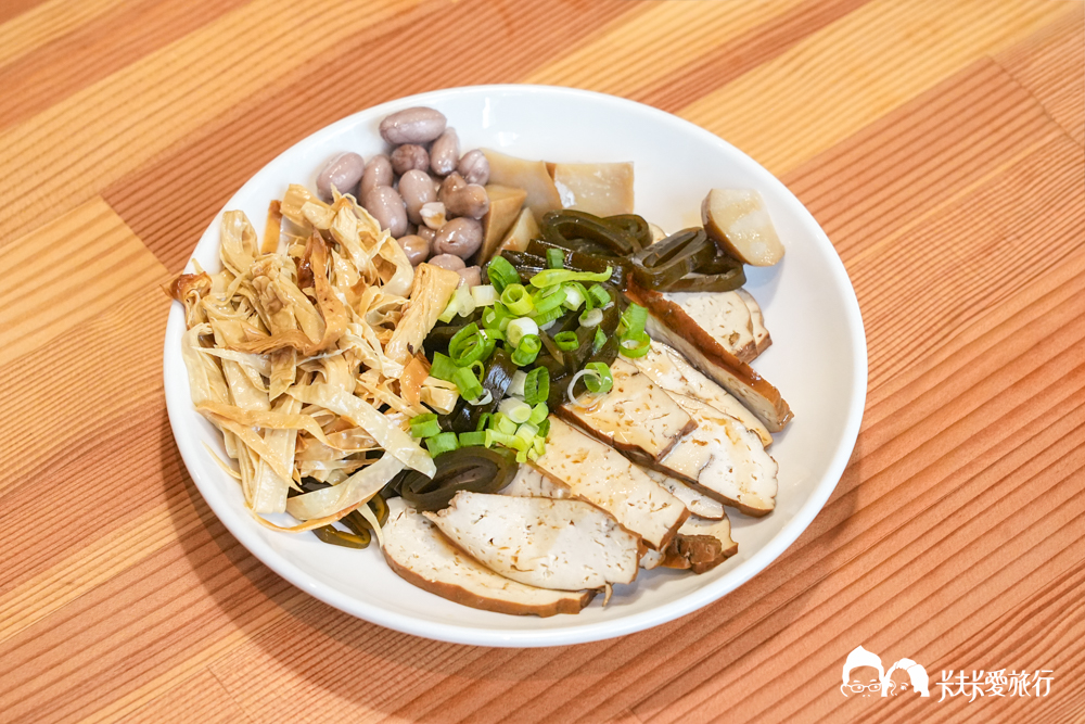 宜蘭冬山-春不老驛站牛肉麵｜藏在自來水廠老建築裡的航海魂菜單與評價