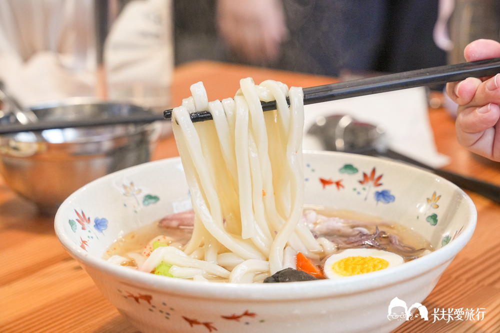 宜蘭冬山-春不老驛站牛肉麵｜藏在自來水廠老建築裡的航海魂菜單與評價