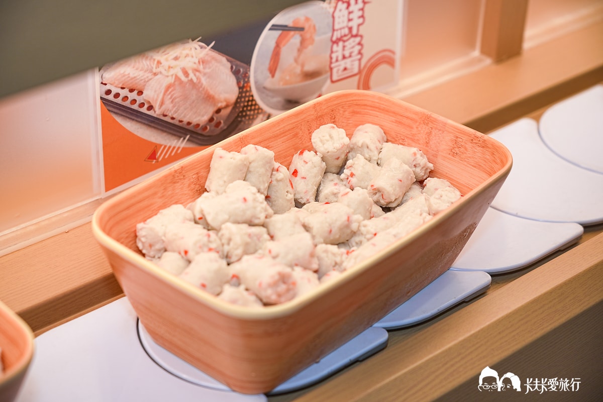 板橋府中站美食推薦｜一鍋三饗迴轉火鍋自助吧＋三種吃法一次滿足價格菜單