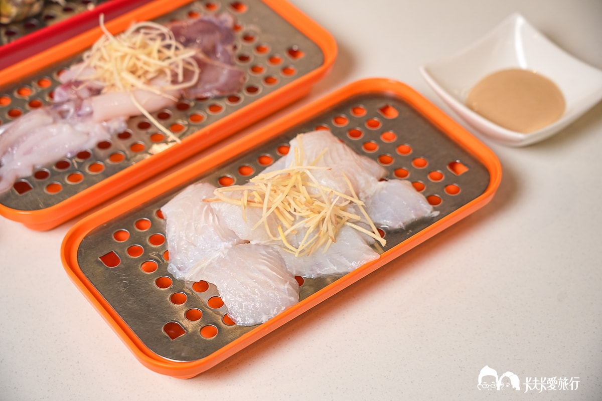 板橋府中站美食推薦｜一鍋三饗迴轉火鍋自助吧＋三種吃法一次滿足價格菜單