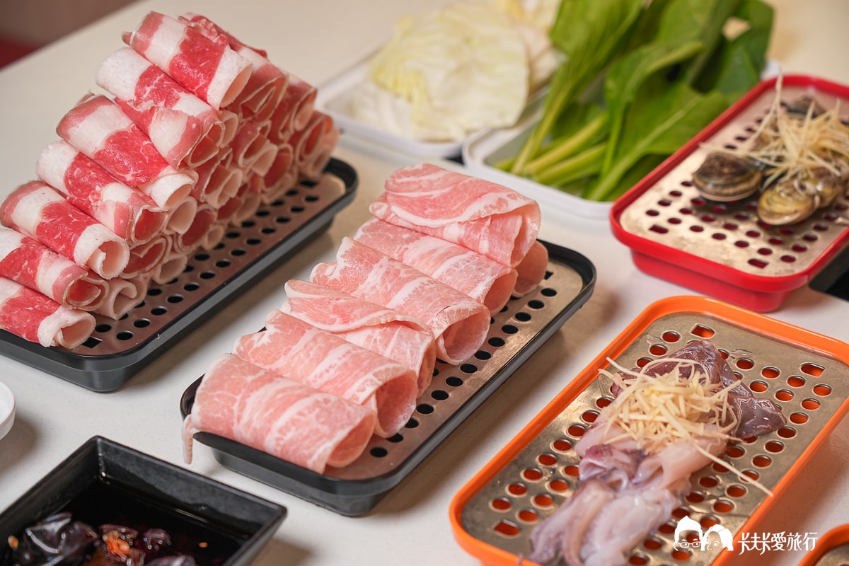 板橋府中站美食推薦｜一鍋三饗迴轉火鍋自助吧＋三種吃法一次滿足價格菜單