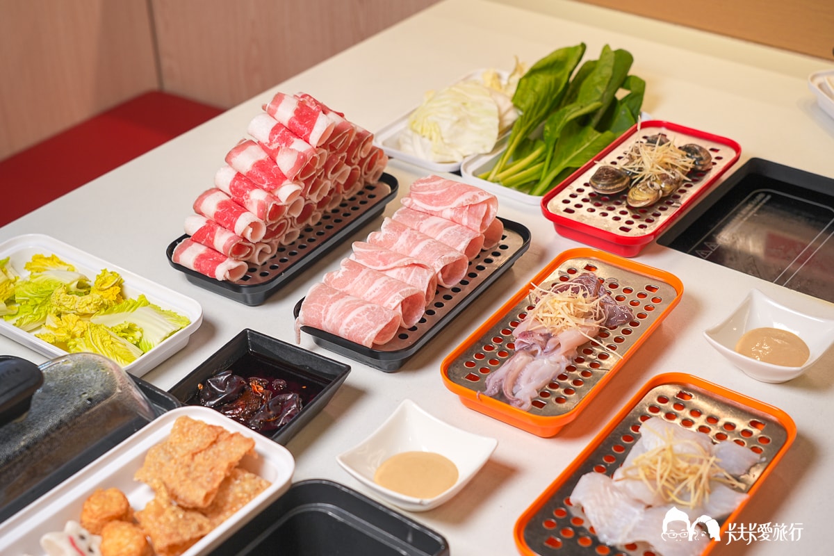 板橋府中站美食推薦｜一鍋三饗迴轉火鍋自助吧＋三種吃法一次滿足價格菜單