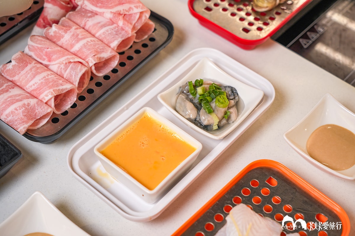 板橋府中站美食推薦｜一鍋三饗迴轉火鍋自助吧＋三種吃法一次滿足價格菜單