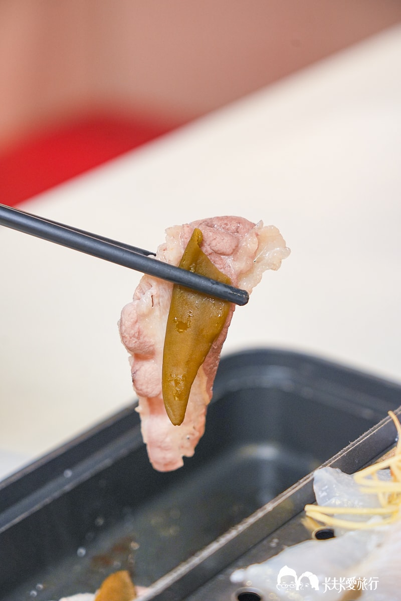 板橋府中站美食推薦｜一鍋三饗迴轉火鍋自助吧＋三種吃法一次滿足價格菜單
