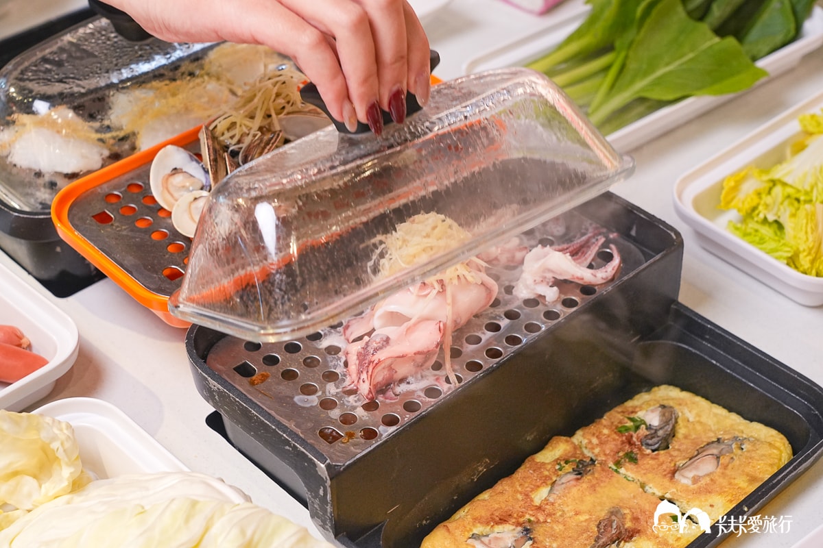 板橋府中站美食推薦｜一鍋三饗迴轉火鍋自助吧＋三種吃法一次滿足價格菜單