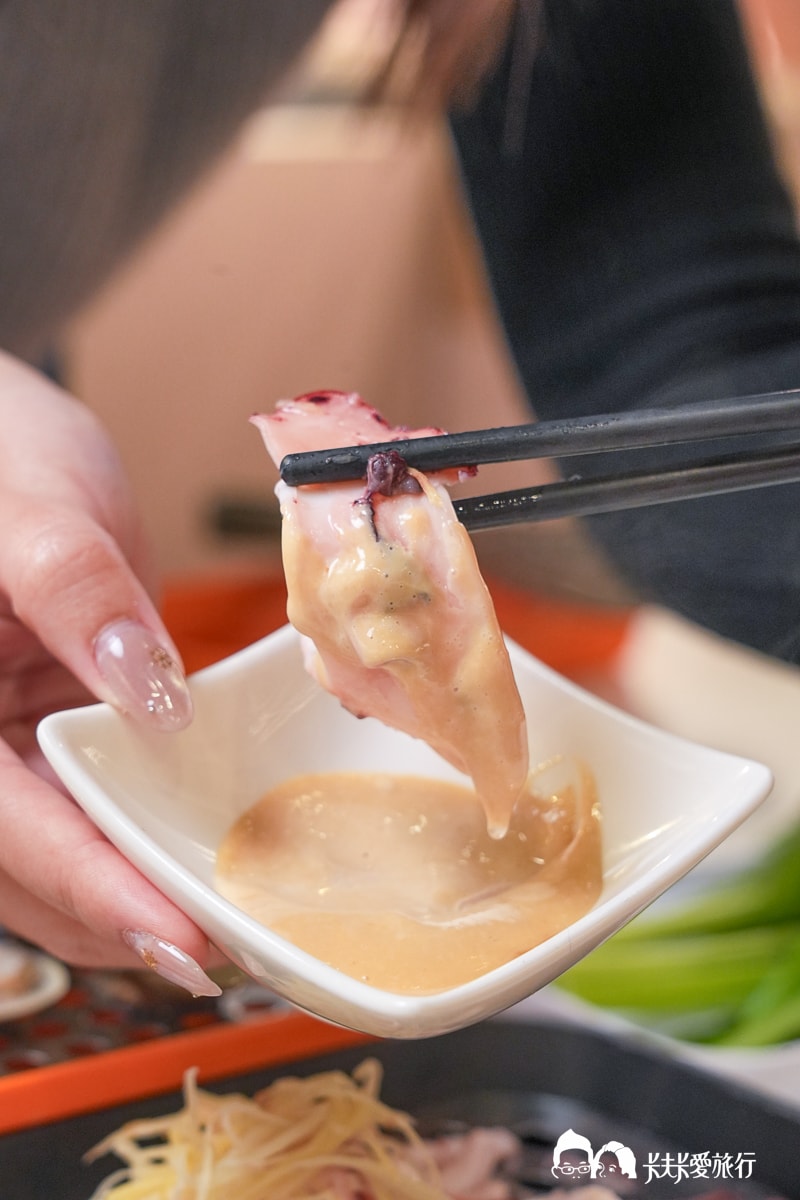 板橋府中站美食推薦｜一鍋三饗迴轉火鍋自助吧＋三種吃法一次滿足價格菜單