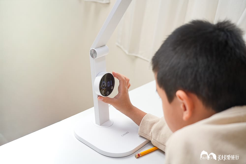 CHIMEI奇美旋境悅眼LED護眼檯燈｜適合全家人的檯燈推薦，優點缺點心得評價