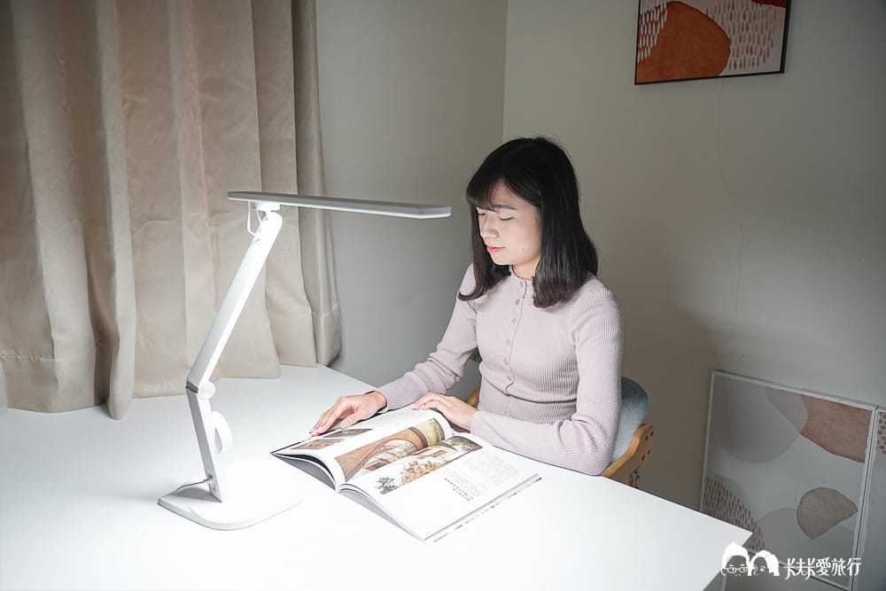 CHIMEI奇美旋境悅眼LED護眼檯燈｜適合全家人的檯燈推薦，優點缺點心得評價