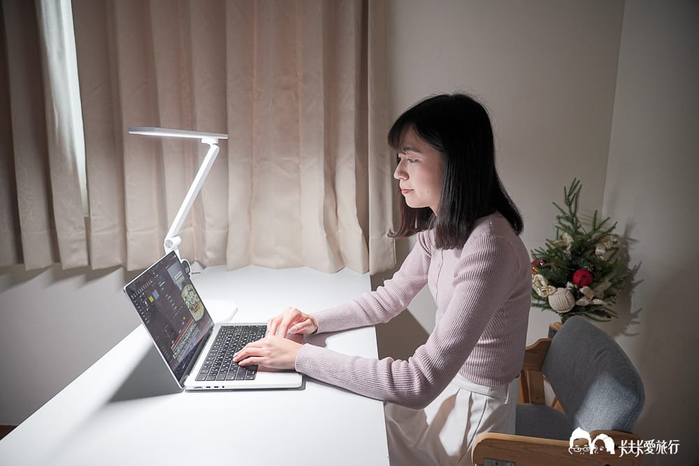 CHIMEI奇美旋境悅眼LED護眼檯燈｜適合全家人的檯燈推薦，優點缺點心得評價