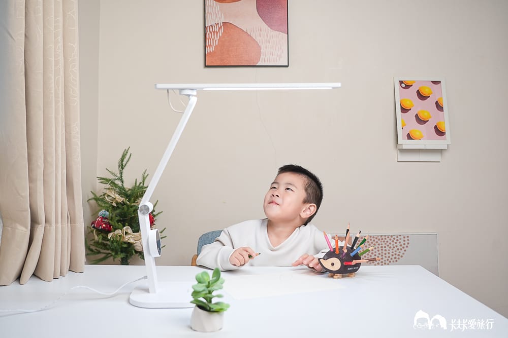 CHIMEI奇美旋境悅眼LED護眼檯燈｜適合全家人的檯燈推薦，優點缺點心得評價