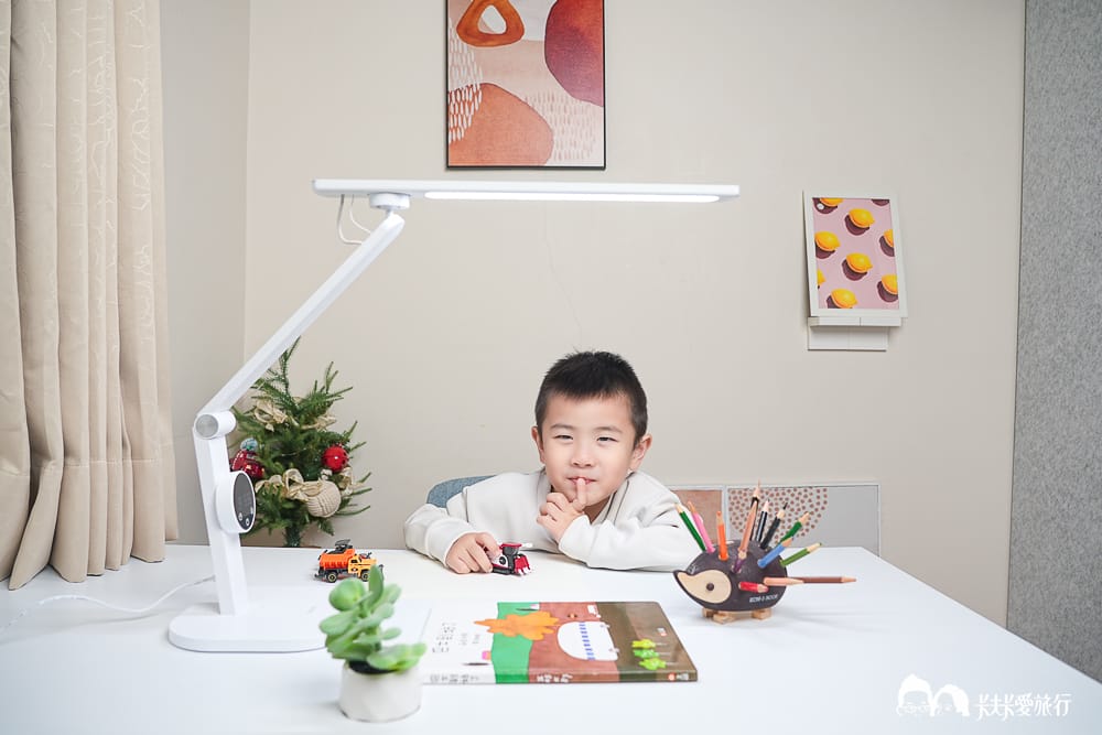 CHIMEI奇美旋境悅眼LED護眼檯燈｜適合全家人的檯燈推薦，優點缺點心得評價