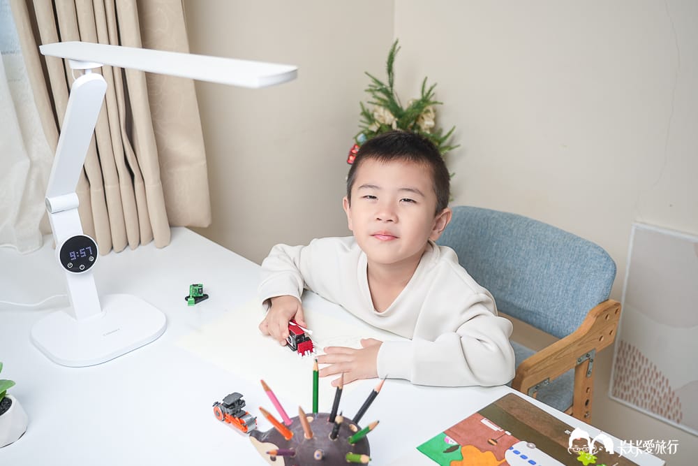 CHIMEI奇美旋境悅眼LED護眼檯燈｜適合全家人的檯燈推薦，優點缺點心得評價