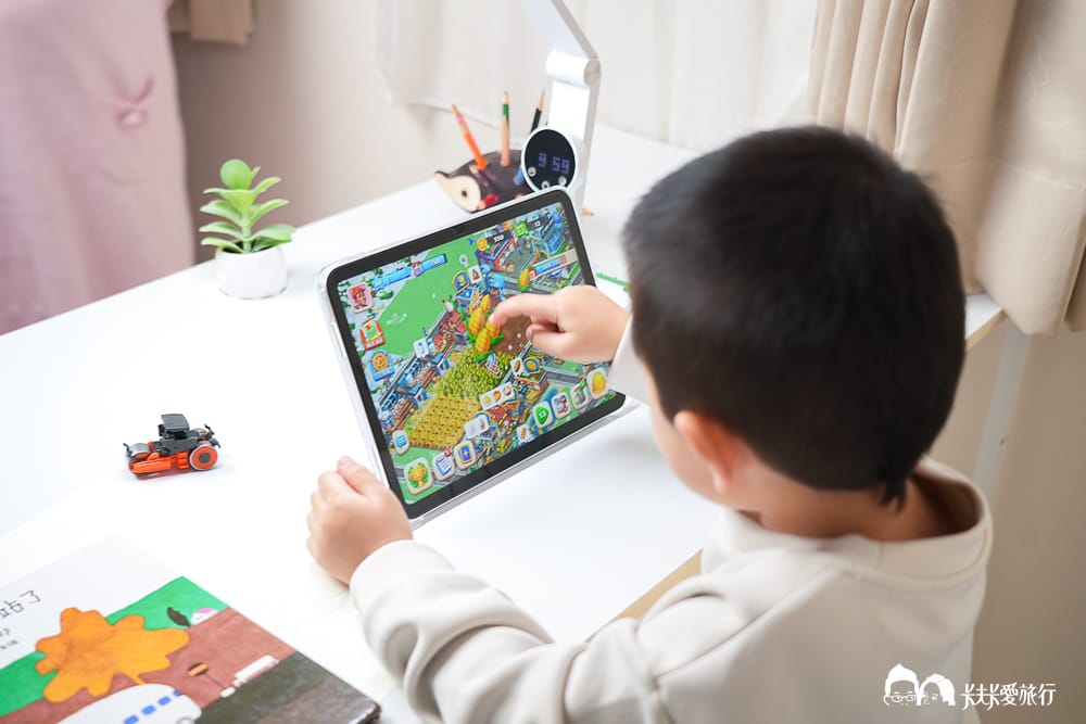 CHIMEI奇美旋境悅眼LED護眼檯燈｜適合全家人的檯燈推薦，優點缺點心得評價