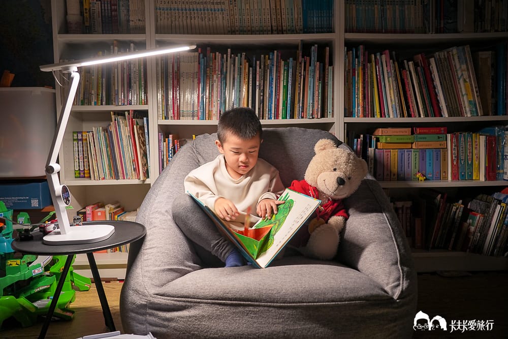 CHIMEI奇美旋境悅眼LED護眼檯燈｜適合全家人的檯燈推薦，優點缺點心得評價