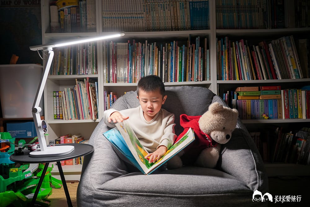 CHIMEI奇美旋境悅眼LED護眼檯燈｜適合全家人的檯燈推薦，優點缺點心得評價