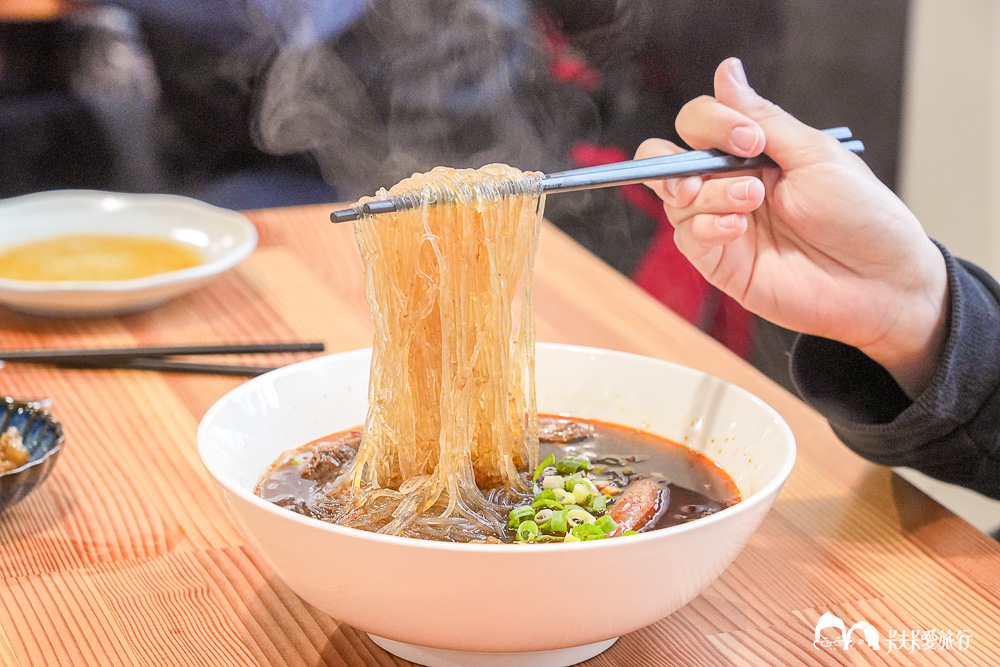 宜蘭冬山-春不老驛站牛肉麵｜藏在自來水廠老建築裡的航海魂菜單與評價