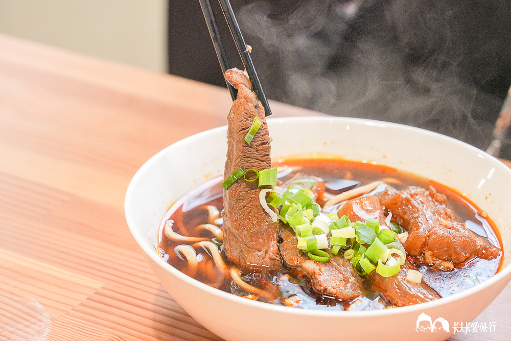 宜蘭冬山-春不老驛站牛肉麵｜藏在自來水廠老建築裡的航海魂菜單與評價