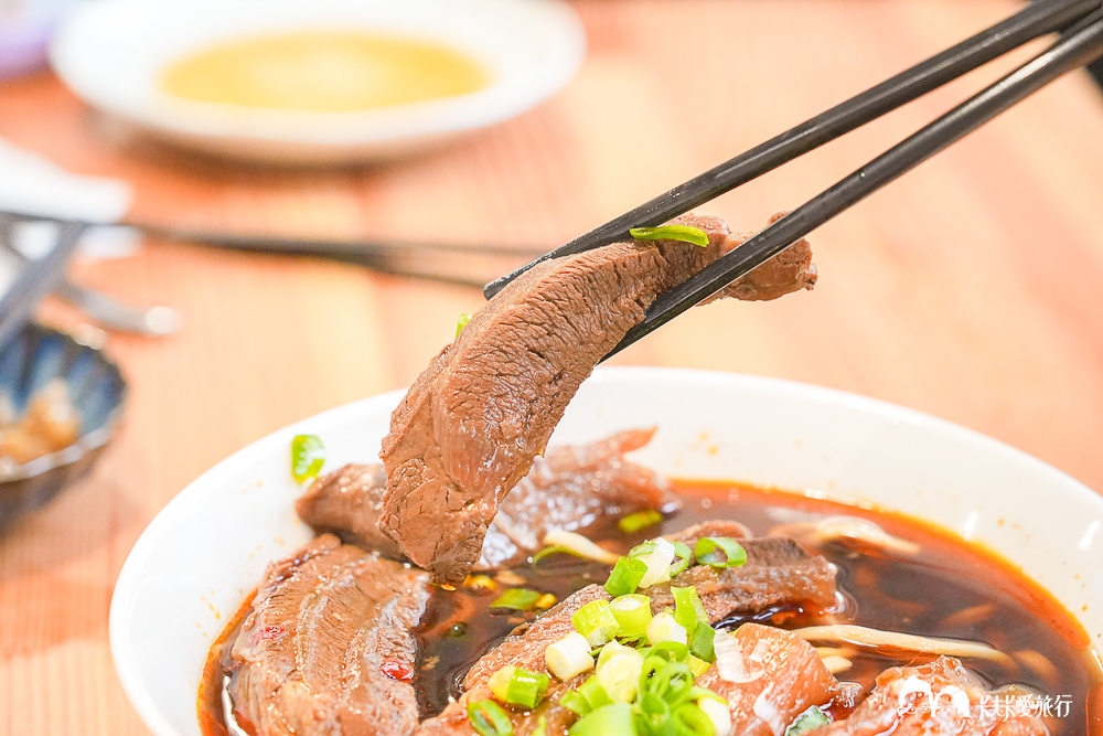 宜蘭冬山-春不老驛站牛肉麵｜藏在自來水廠老建築裡的航海魂菜單與評價