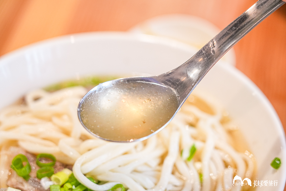 宜蘭冬山-春不老驛站牛肉麵｜藏在自來水廠老建築裡的航海魂菜單與評價