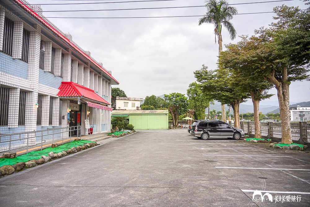 宜蘭冬山-春不老驛站牛肉麵｜藏在自來水廠老建築裡的航海魂菜單與評價