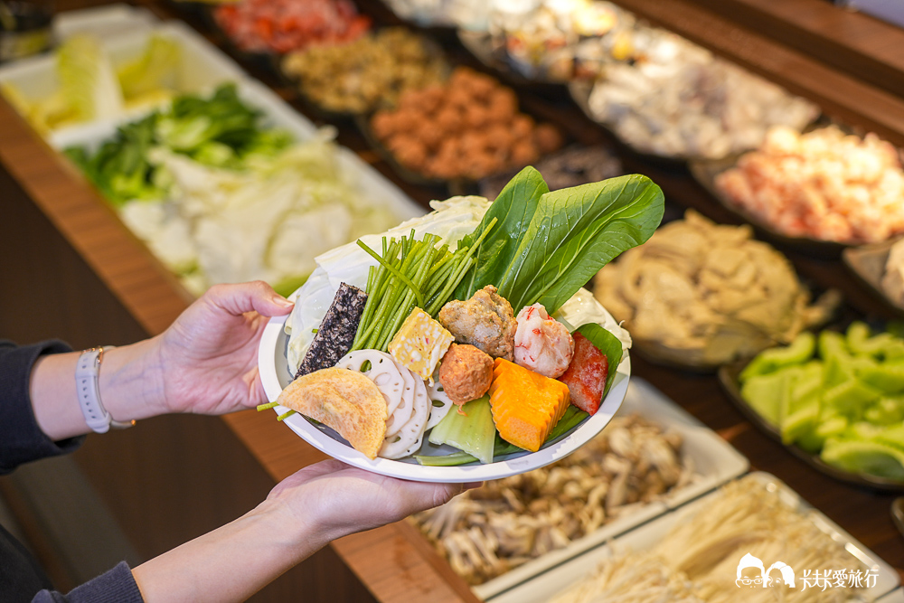 宜蘭火鍋吃到飽｜糧倉1號麻辣鴛鴦鍋｜超狂自助吧哈根達斯、和牛、啤酒隨你吃菜單價位！