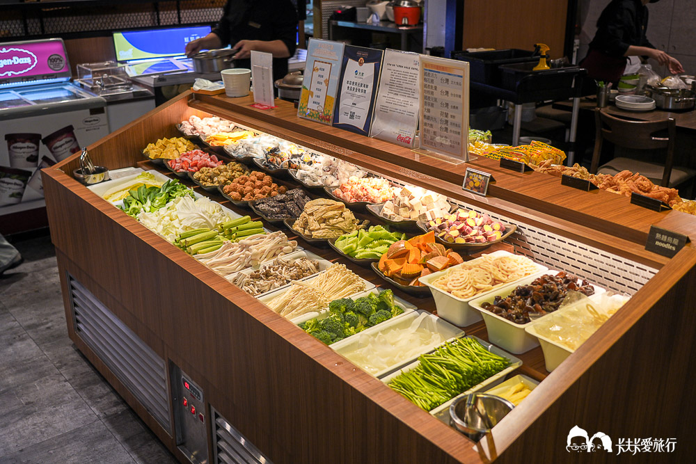宜蘭火鍋吃到飽｜糧倉1號麻辣鴛鴦鍋｜超狂自助吧哈根達斯、和牛、啤酒隨你吃菜單價位！