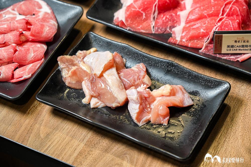 宜蘭火鍋吃到飽｜糧倉1號麻辣鴛鴦鍋｜超狂自助吧哈根達斯、和牛、啤酒隨你吃菜單價位！