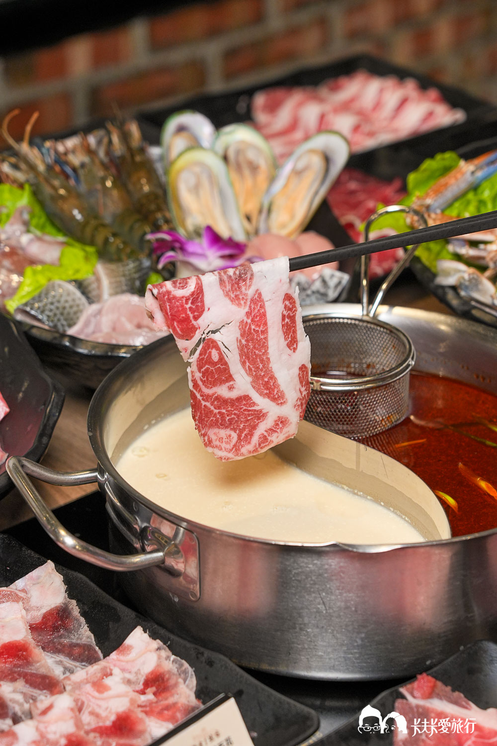 宜蘭火鍋吃到飽｜糧倉1號麻辣鴛鴦鍋｜超狂自助吧哈根達斯、和牛、啤酒隨你吃菜單價位！