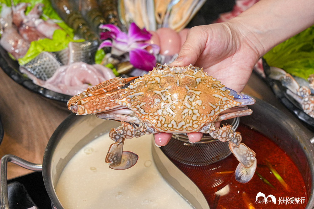 宜蘭火鍋吃到飽｜糧倉1號麻辣鴛鴦鍋｜超狂自助吧哈根達斯、和牛、啤酒隨你吃菜單價位！