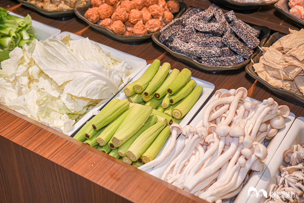 宜蘭火鍋吃到飽｜糧倉1號麻辣鴛鴦鍋｜超狂自助吧哈根達斯、和牛、啤酒隨你吃菜單價位！