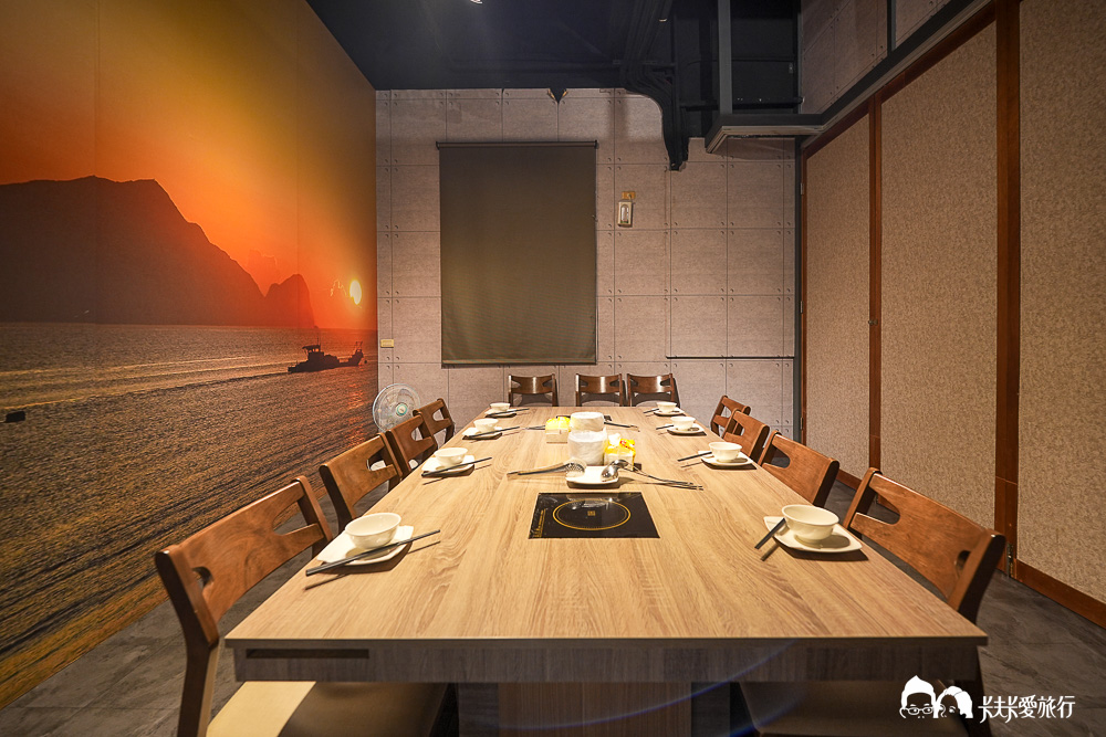 宜蘭火鍋吃到飽｜糧倉1號麻辣鴛鴦鍋｜超狂自助吧哈根達斯、和牛、啤酒隨你吃菜單價位！