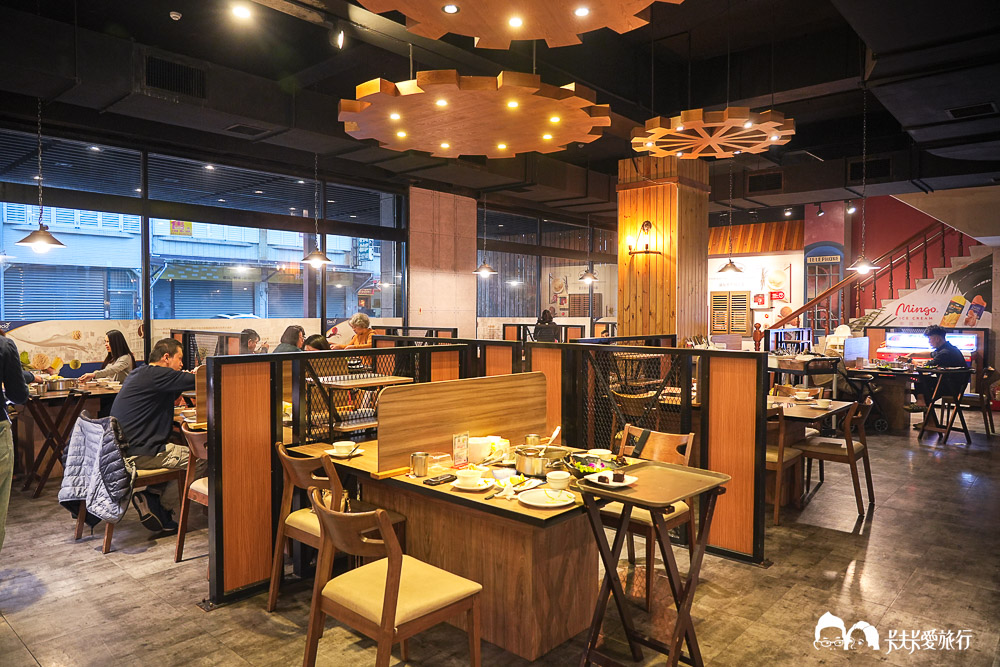 宜蘭火鍋吃到飽｜糧倉1號麻辣鴛鴦鍋｜超狂自助吧哈根達斯、和牛、啤酒隨你吃菜單價位！