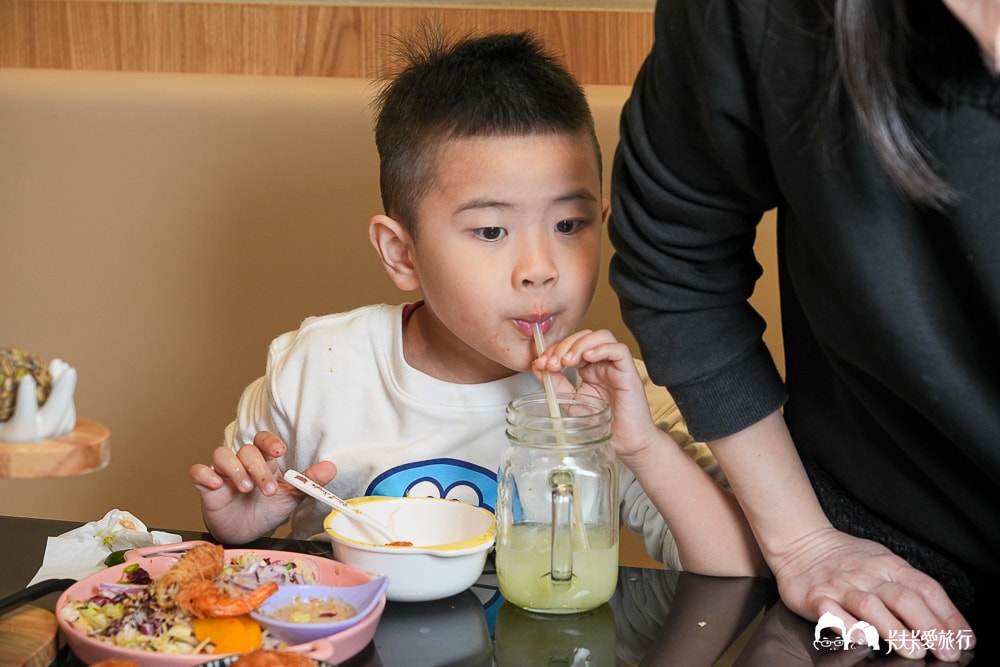 宜蘭簡餐推薦-游饗創意中式定食｜親子餐廳兒童遊戲區+九宮格菜色菜單