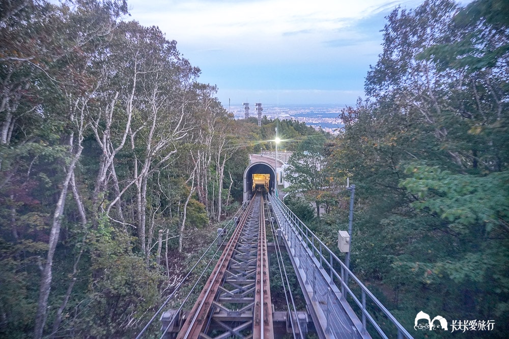 札幌夜景全攻略！藻岩山夜景：纜車票價與自駕交通、營業時間與四季夜景秘境指南