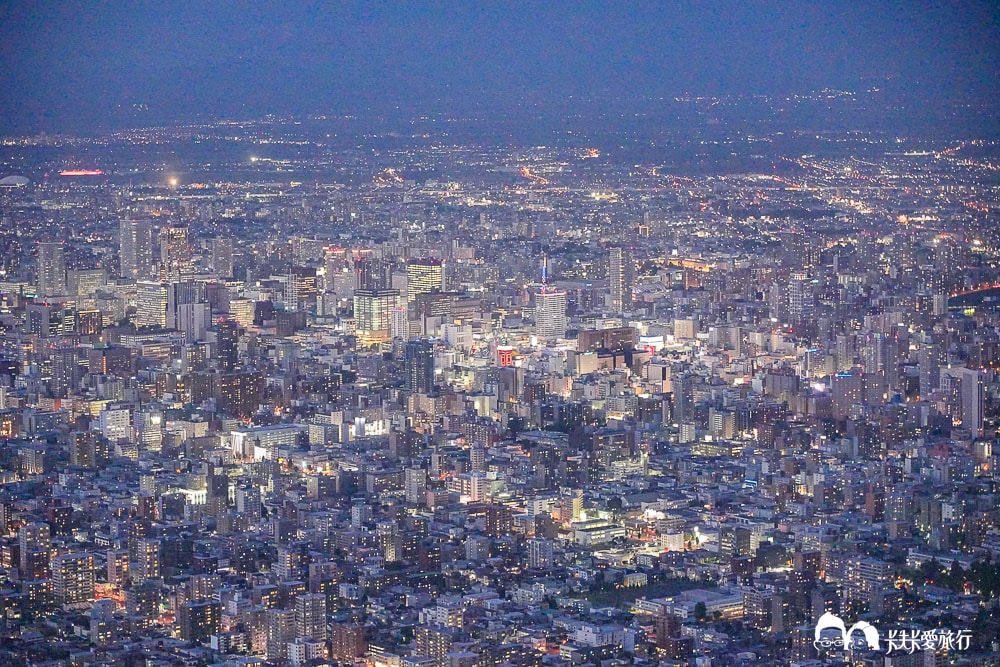 札幌夜景全攻略！藻岩山夜景：纜車票價與自駕交通、營業時間與四季夜景秘境指南