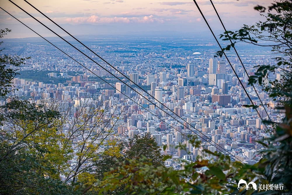札幌夜景全攻略！藻岩山夜景：纜車票價與自駕交通、營業時間與四季夜景秘境指南