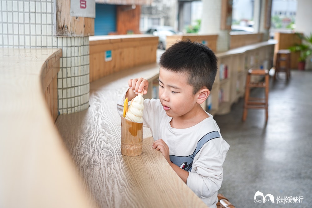 竹山美食地圖新亮點！台西冰菓室：舊客運站變身冰品書屋和菜單