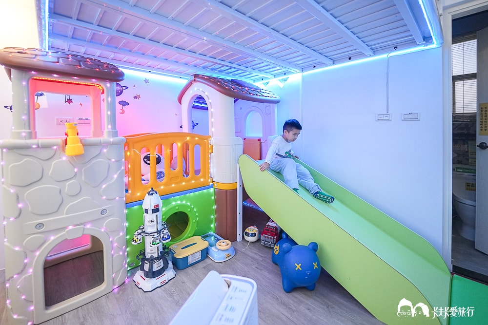 台中親子住宿推薦！后麗安心風自然2館：超狂溜滑梯配大浴缸，小孩玩瘋了