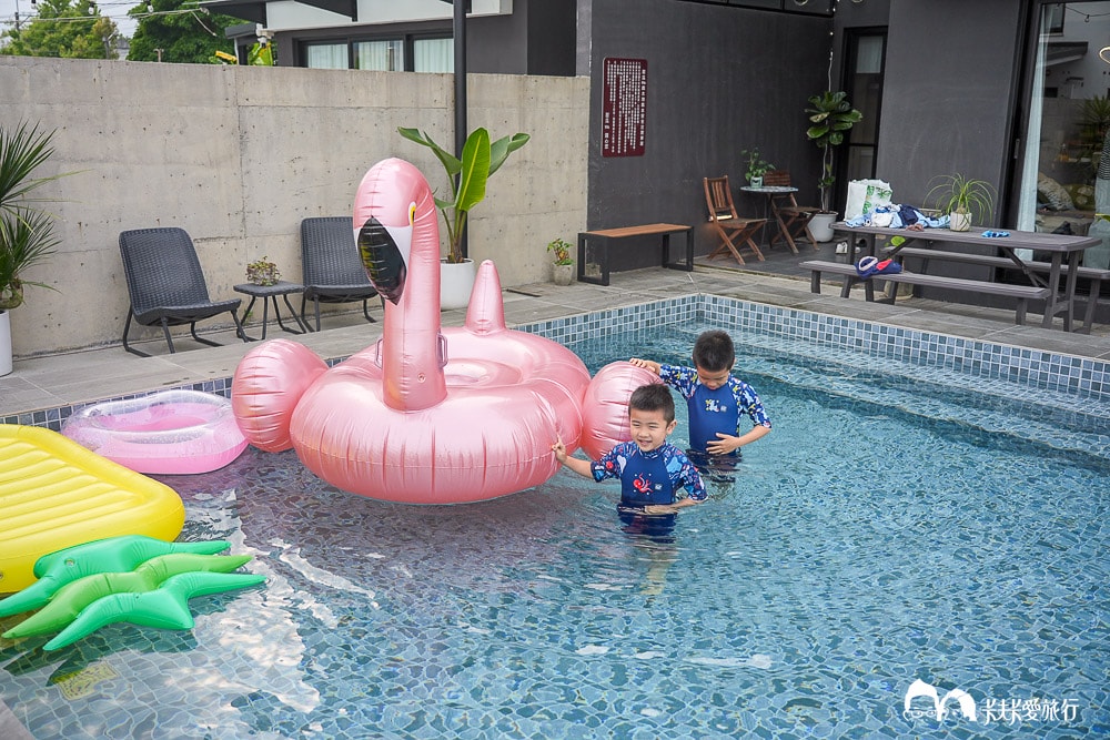 宜蘭親子包棟推薦|甜瓜VILLA:大人KTV、豪華下午茶、小孩瘋狂玩水!羅東質感民宿 - 第57張圖 宜蘭親子包棟推薦|甜瓜VILLA:大人KTV、豪華下午茶、小孩瘋狂玩水!羅東質感民宿