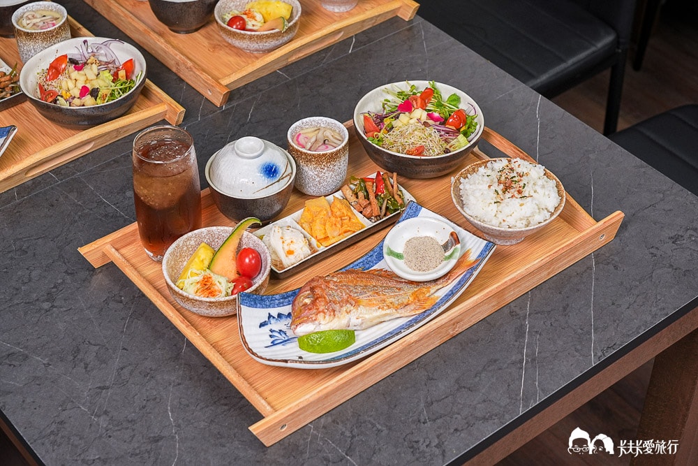 宜蘭礁溪必吃定食｜光鮮生活美食館：無菜單大菜變身個人套餐簡餐！獨享焗烤龍蝦與現煎鮮魚