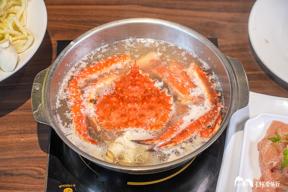 宜蘭火鍋推薦！八方悅鍋物羅東店：浮誇鱈場蟹海鮮船+自助吧吃到飽寵愛家人菜單