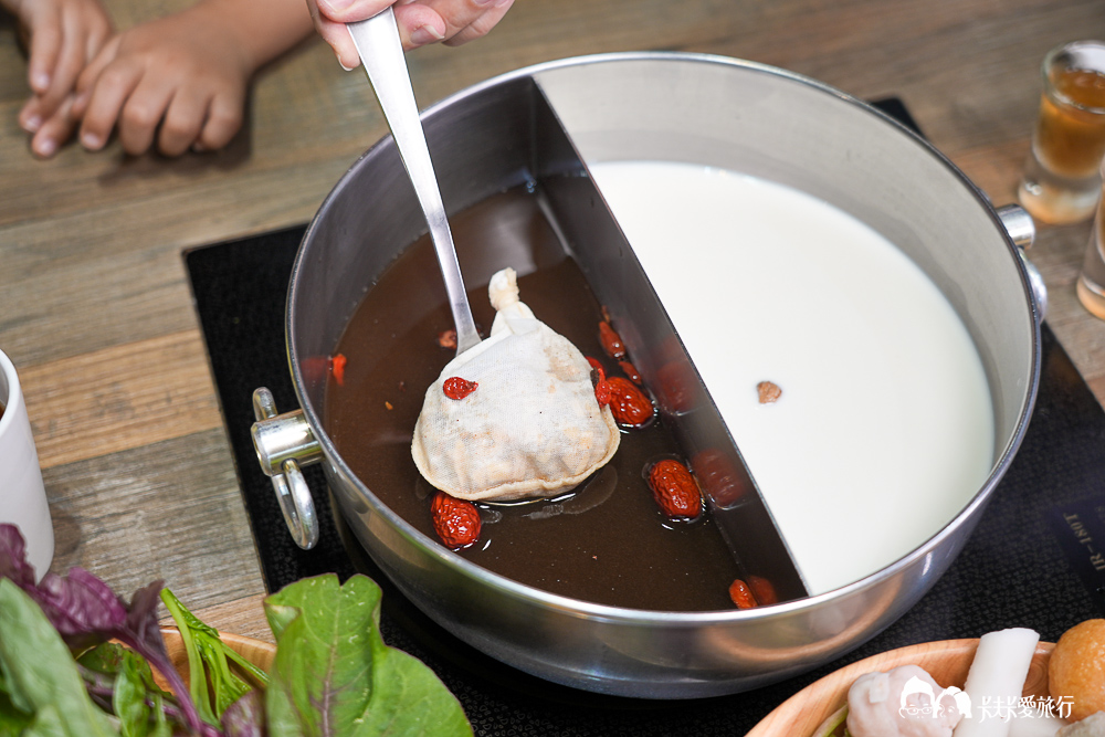 【宜蘭火鍋推薦】大谷目糧倉鍋物｜必點天然東北酸白菜鍋！好停車的質感老屋穀倉火鍋菜單