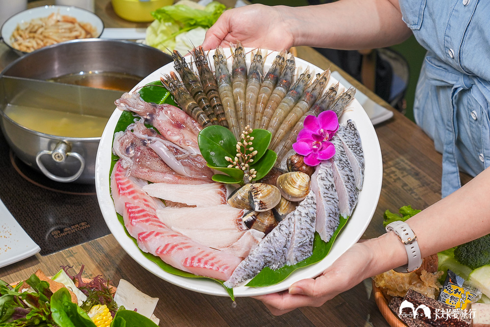 【宜蘭火鍋推薦】大谷目糧倉鍋物｜必點天然東北酸白菜鍋！好停車的質感老屋穀倉火鍋菜單
