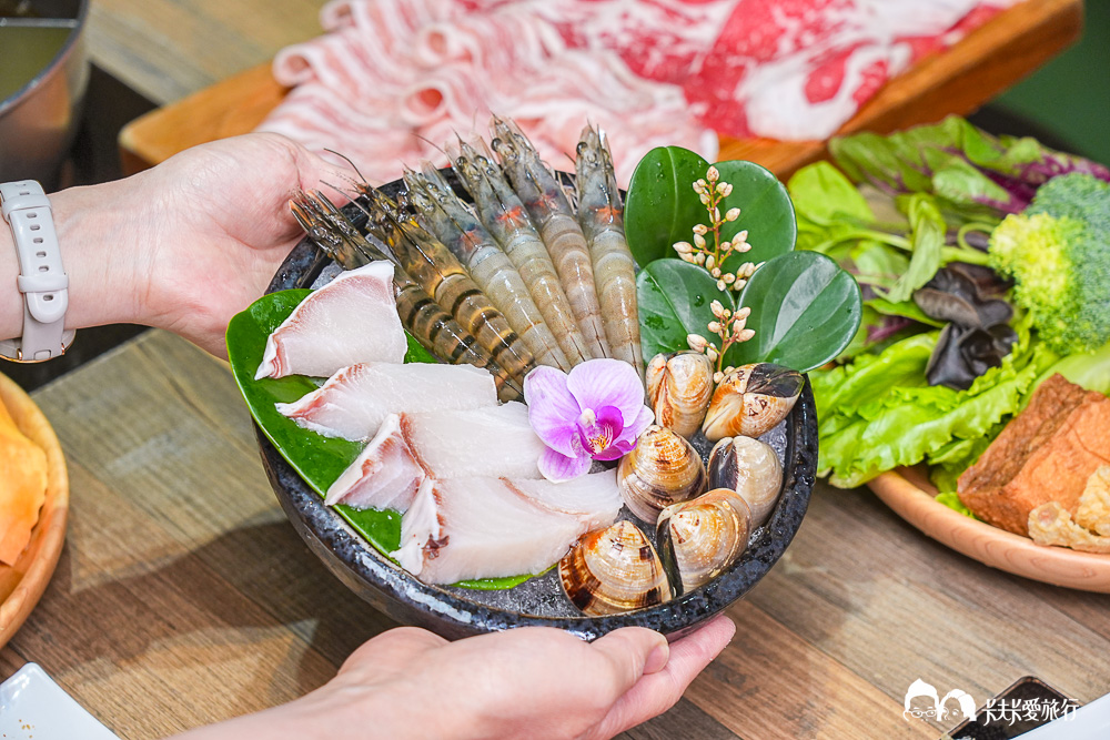 【宜蘭火鍋推薦】大谷目糧倉鍋物｜必點天然東北酸白菜鍋！好停車的質感老屋穀倉火鍋菜單