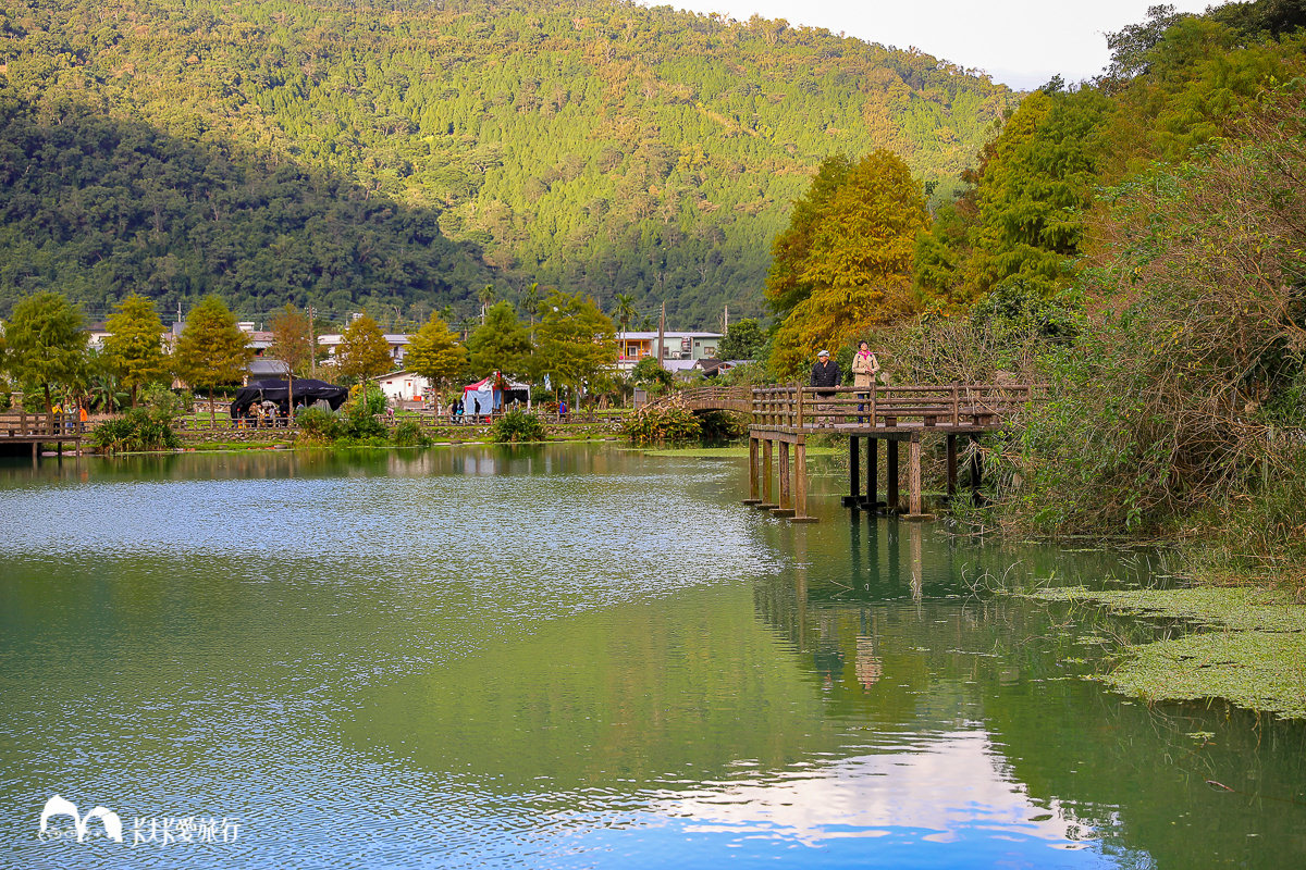 望龍埤湖景木棧橋，湖光山色