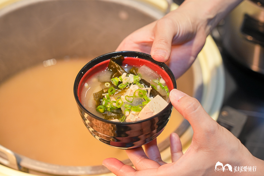 炙り庵自助吧味噌湯昆布豆腐蔥花黑紅漆碗