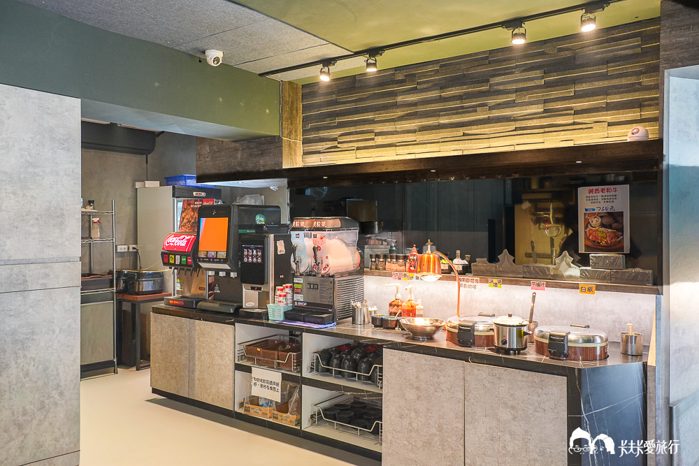 炙り庵自助吧全景飲料機保溫鍋白飯牛滷汁